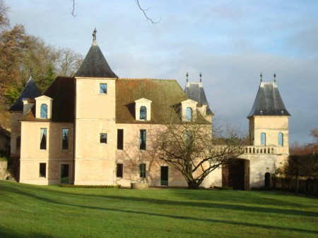 Belle vue du château de Médan.