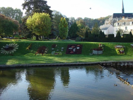 Fresque florale au bord du Loir.