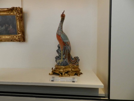 Porcelaine de Chine, Monture en bronze doré : "Phénix posé sur un rocher".