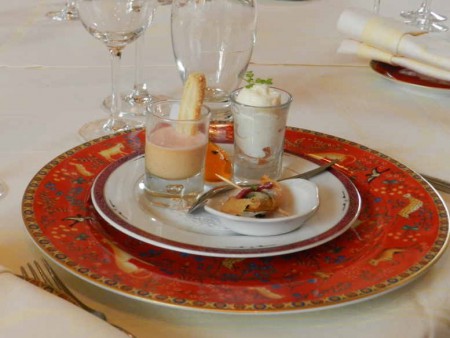 Appéritif pétillant avec amuse-bouche : sorbet carotte / velouté saumon en vérine /  flan de coquilles St Jacques /  beignet crevette et coriandre