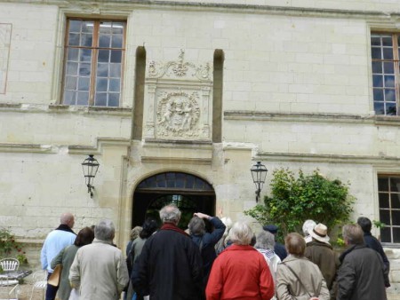 Porte principale. Ancien pont levis dont il subsiste les rainures.