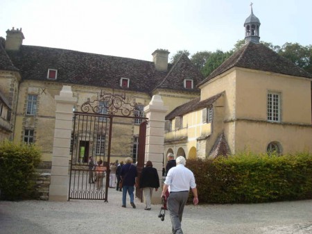 Entrée du château d'Entre Deux Monts.
