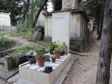 Alain Baschung, (Paris, 1er décembre 1947 – Paris, 14 mars 2009), est un auteur-compositeur-interprète et comédien français. Il est le chanteur le plus primé aux Victoires de la musique.