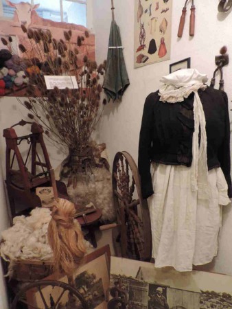 De nombreux objets rappellent le mode de vie de nos arrières grands-parents.