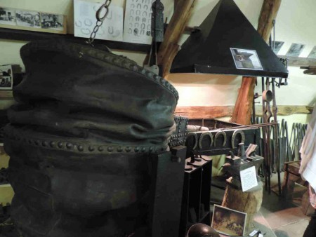 ...forgeron, maréchal ferrant...