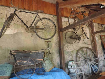 Moyens de locomotion anciens, de l'enfance à l'âge adulte.
