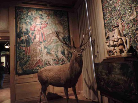 Salon du cerf et du loup.