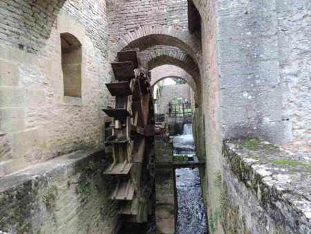 Roue hydraulique actionnant un martinet.