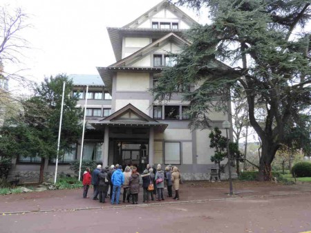 Le 9 février 1927, Jirohachi SATSUMA, petit-fils d’un riche commerçant japonais de filage, s’est engagé auprès de l’Université de Paris à financer la construction d’un bâtiment à la Cité internationale. La première pierre a été posée en 1927.